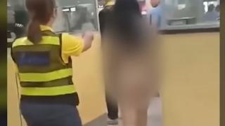 Разлютена жена се съблече гола и така мина през летищните проверки 18+