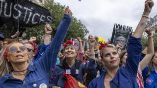 Франция се тресе! Хиляди излязоха на протест срещу...