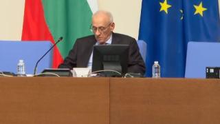 Почна се! Първият звънец удари, в парламента ври и кипи