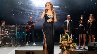 Лия показа дъщеря си и просълзи плеяда звезди СНИМКИ