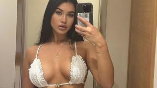 Моделка разказа за мъжете, които й дават пари без нищо в замяна СНИМКИ 18+