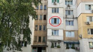 Детски писъци: 7-г. момиченце полетя от третия етаж на блок във Враца СНИМКИ