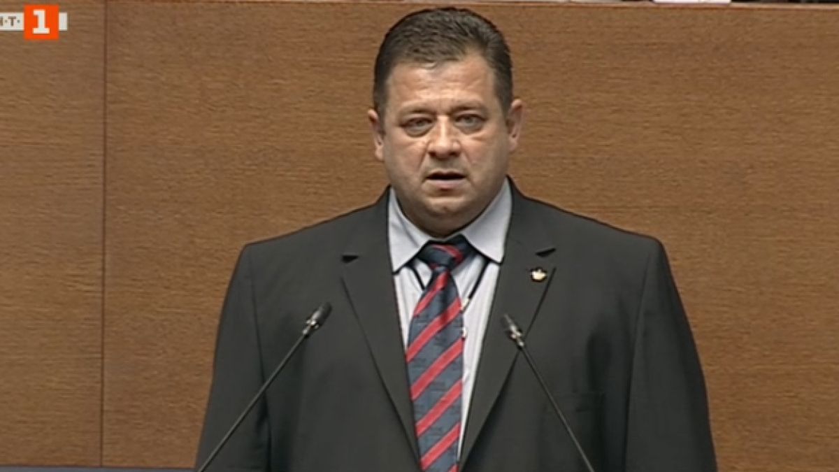 Николай Марков положи клетва, в залата му се подиграват СНИМКИ