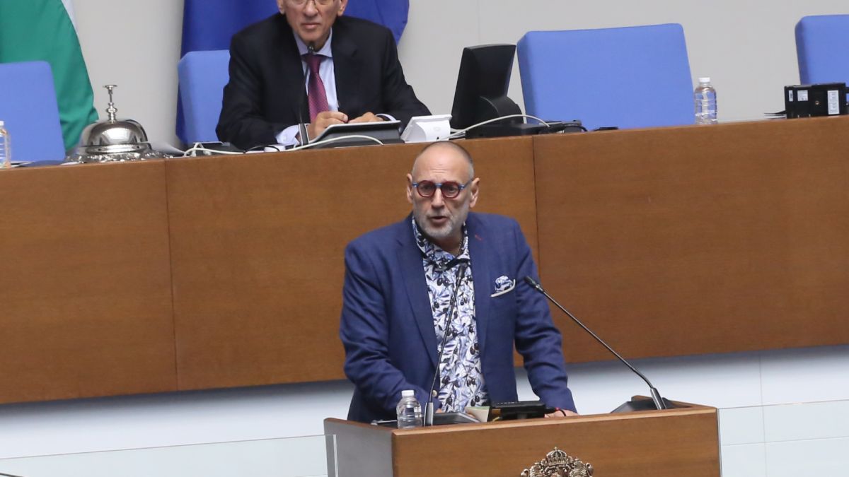 Любен Дилов-син взриви НС с това предложение към Бориславова