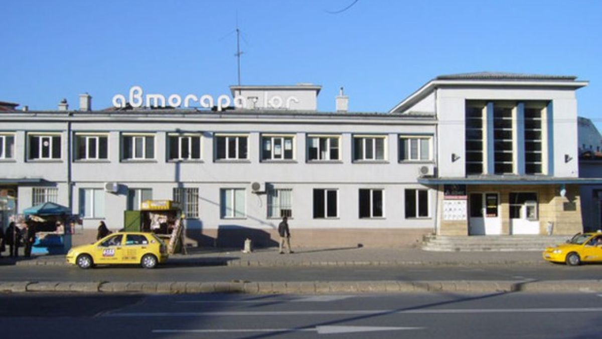 Голяма фирма спря всички автобуси от Пловдив до София и обратно, хората в неведение!