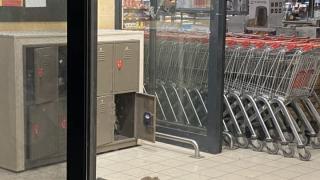 Клиент влезе в Т Маркет в Разград и още на входа го посрещна огромен... СНИМКИ