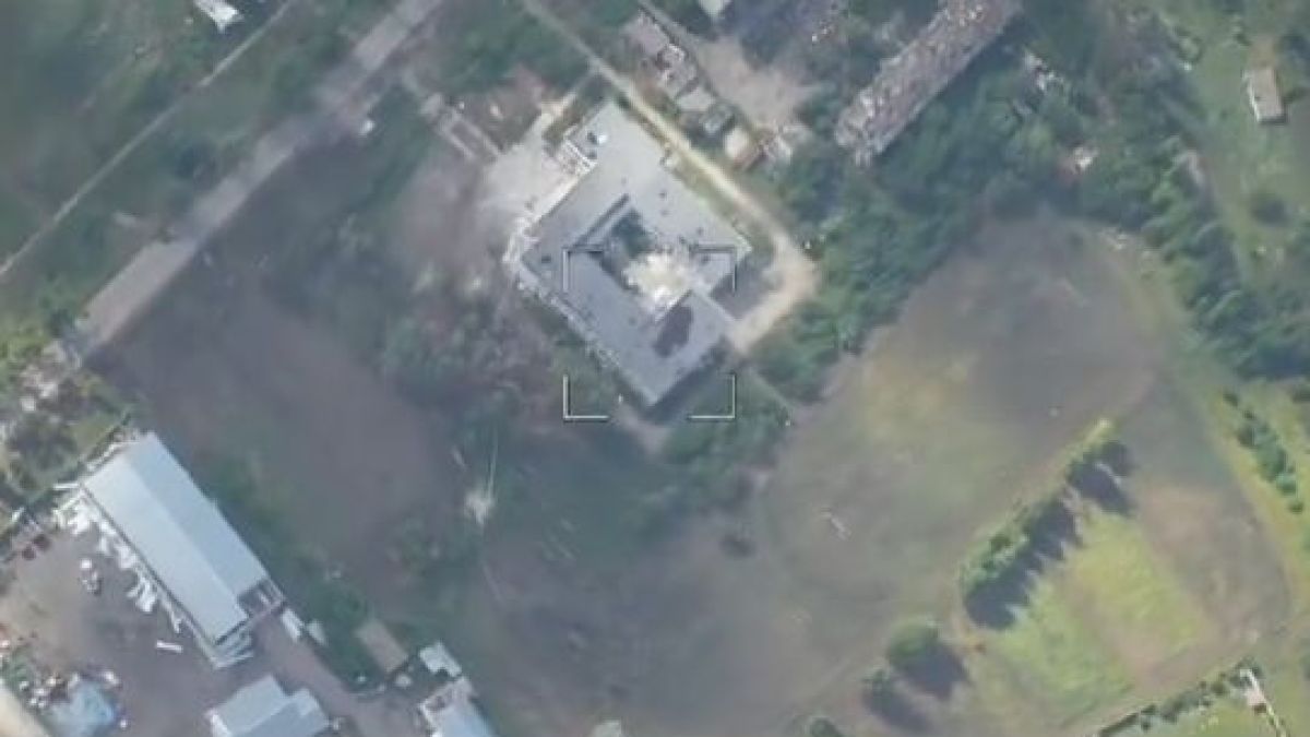 Русия пак хвърли чудовищната бомба ФАБ-3000 над Украйна, тя даде дефект 