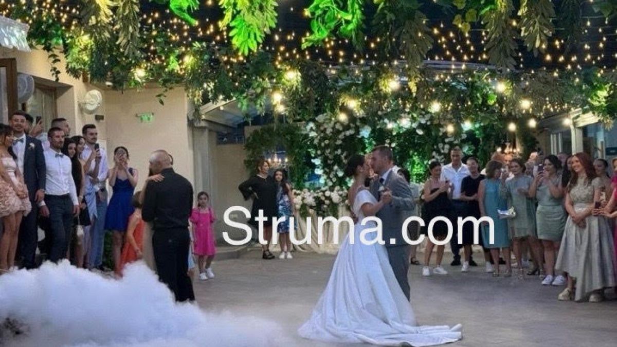 Наследник на бизнес империя се взе с роднина на кмета - Гъмзата им свири СНИМКИ