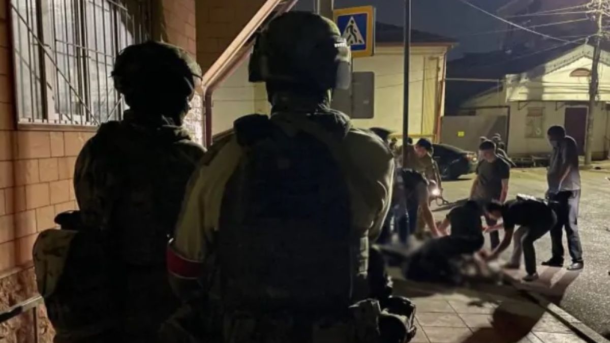 Подробности за кървавите атаки в Дагестан, има много убити полицаи и нападатели СНИМКИ