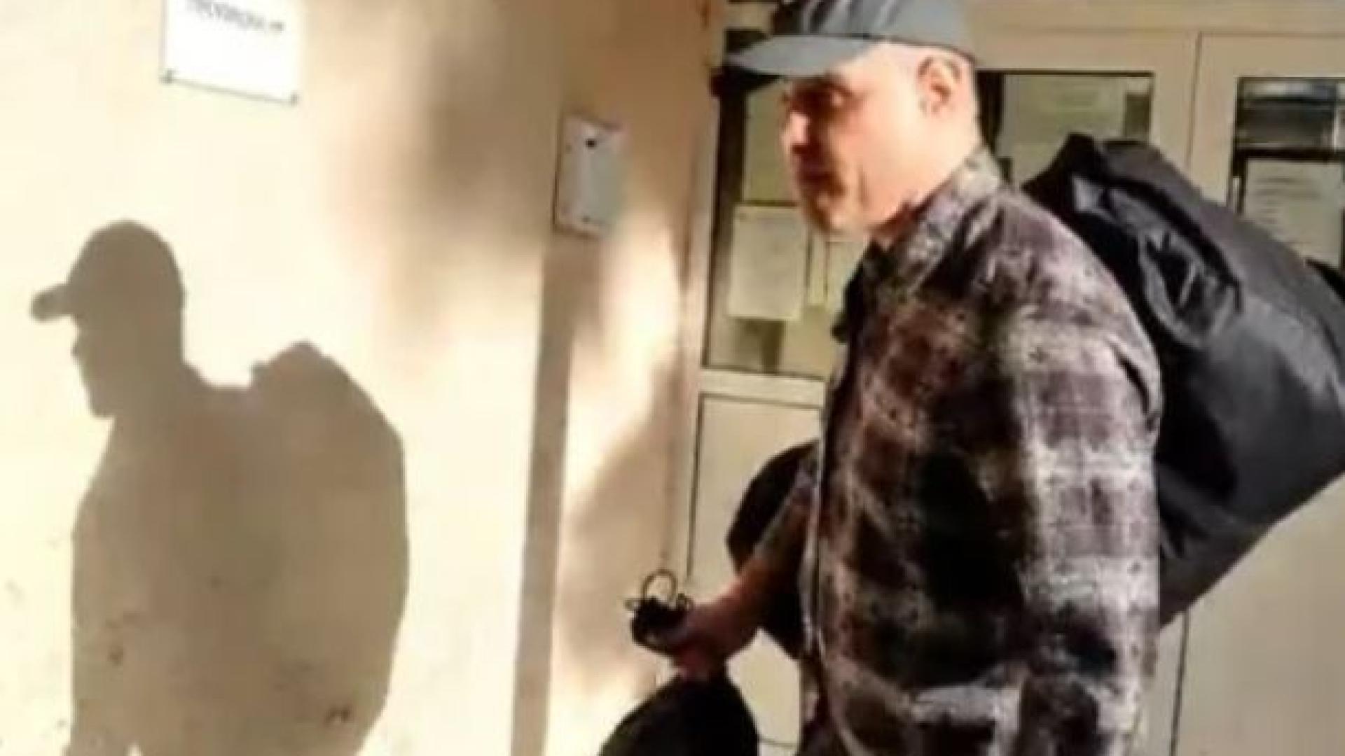 Първа версия: Защо Брендо влезе с бодра крачка доброволно в затвора 