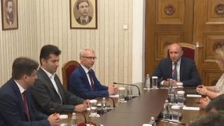 Неочаквано! Радев наруши свой важен принцип заради ПП-ДБ!