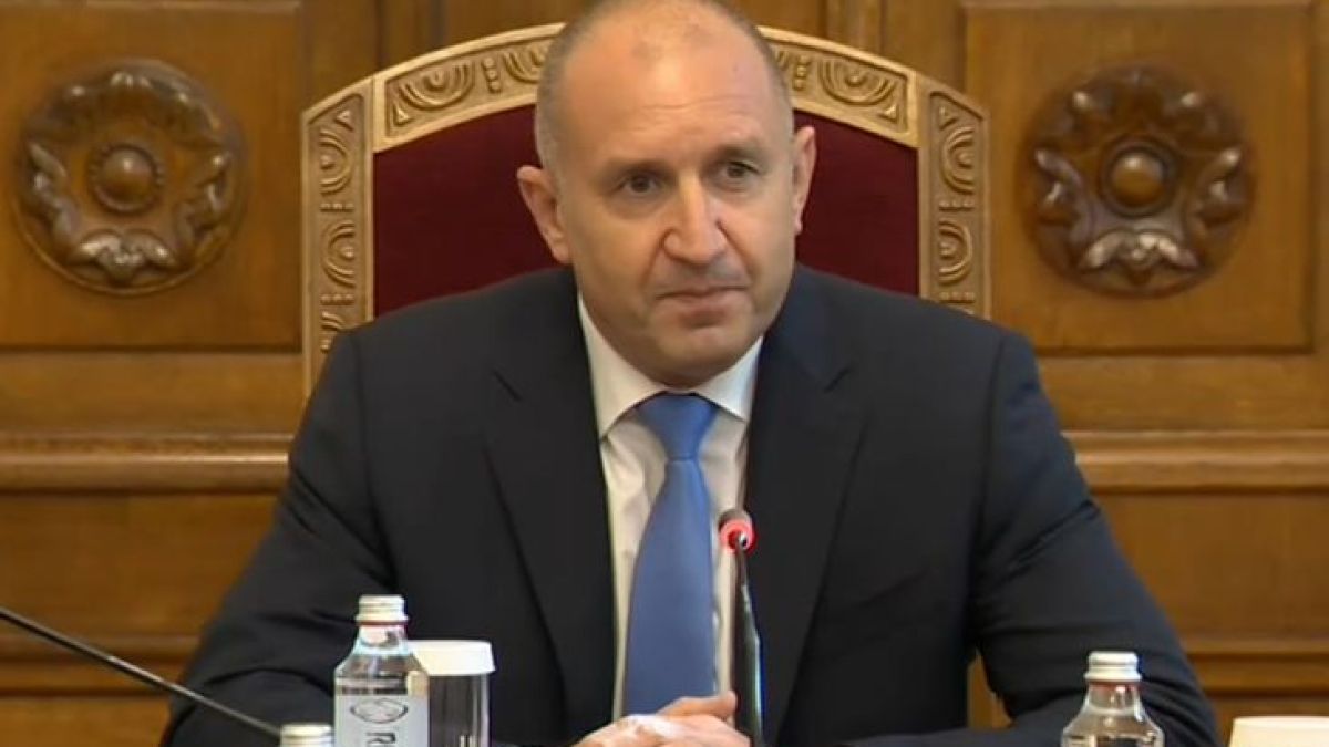 Новият шеф на БСП шокира президента, извади тлъсто тефтерче и прикова погледите