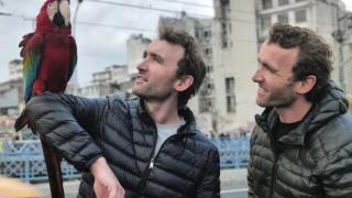 Прилики и разлики: Близнаци направиха експеримент единият да яде само месо, а другият да е веган