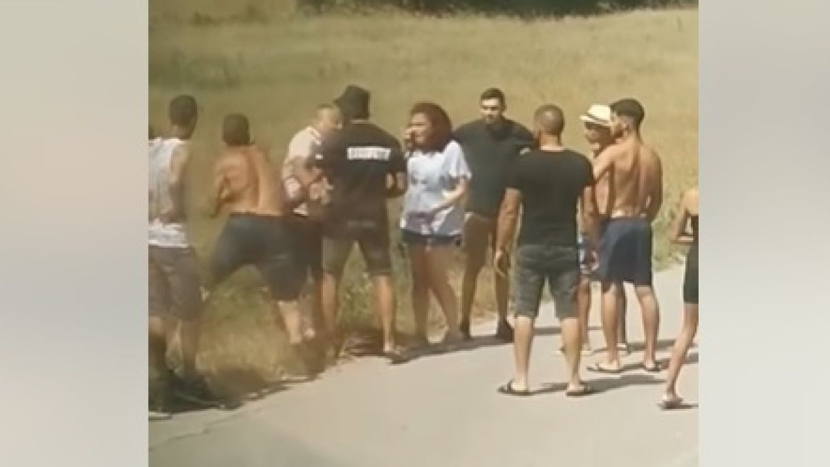 Брутално зверство: Роми пребиха шофьор на автобус пред ужасени туристи 18+