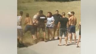 Брутално зверство: Роми пребиха шофьор на автобус пред ужасени туристи 18+