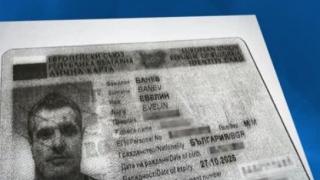 Докато Интерпол го дири под дърво и камък, в София Брендо се сдобил със... СНИМКИ 
