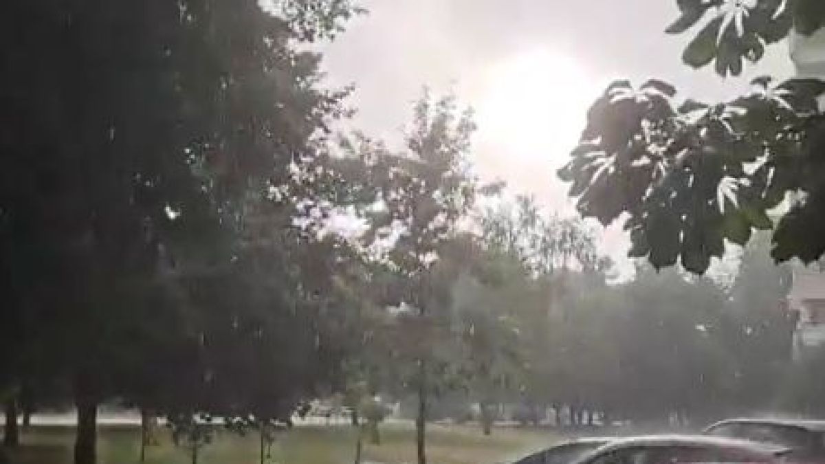 Мощна буря удари София СНИМКИ