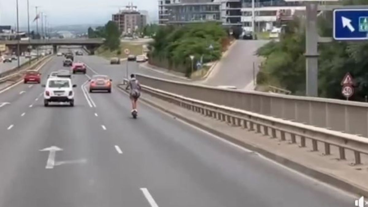 Конкурент на Емили Тротинетката всява ужас у шофьорите в София