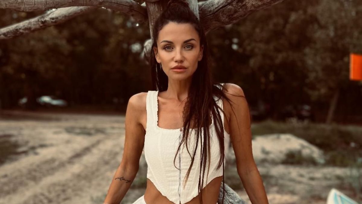 Диляна Попова подгря със СНИМКИ 18+ от джунглата преди "Островът на 100-те гривни"