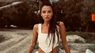 Диляна Попова подгря със СНИМКИ 18+ от джунглата преди "Островът на 100-те гривни"