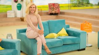 Гала лекува жесток ревматизъм в санаториум, показа се по халат Снимка