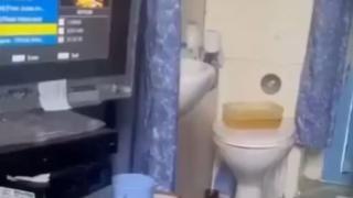 Надзирателка прави секс със затворник в килия докато я снимат, бомбата дойде след това СНИМКИ 18+