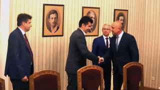 ПР-ката на ГЕРБ за мераците на ПП-ДБ за Радев: Пак ли ще му предлагат “ала-бала”?