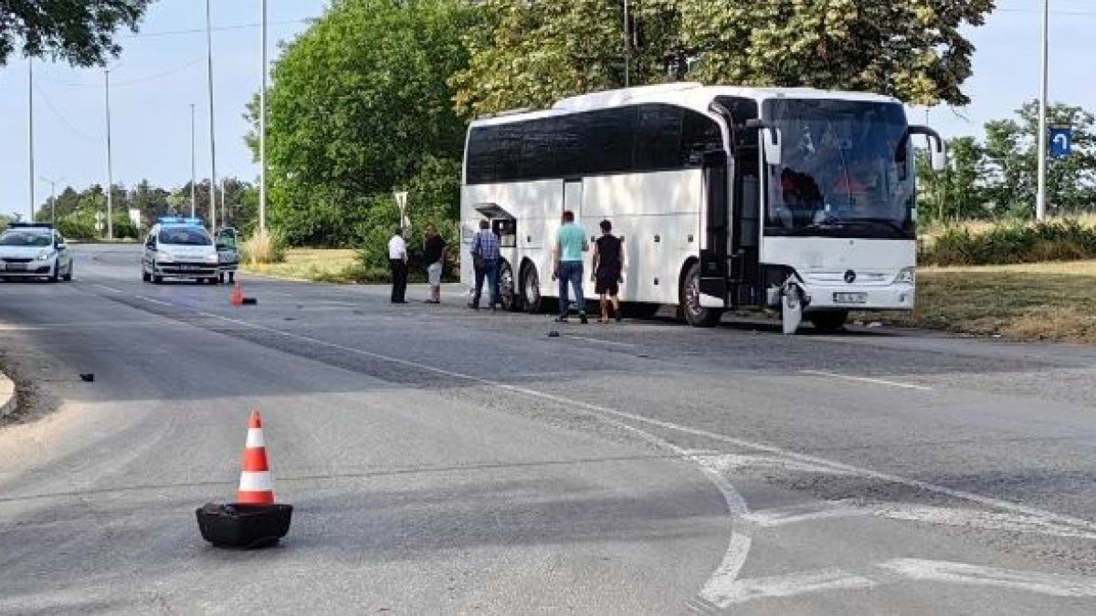 Трагедия! 19-г. шофьор загина на място след удар в автобус в Ловешко