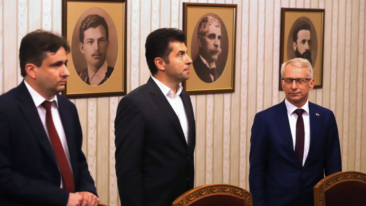 Коларова разкри шизофреничните ходове на ПП-ДБ 