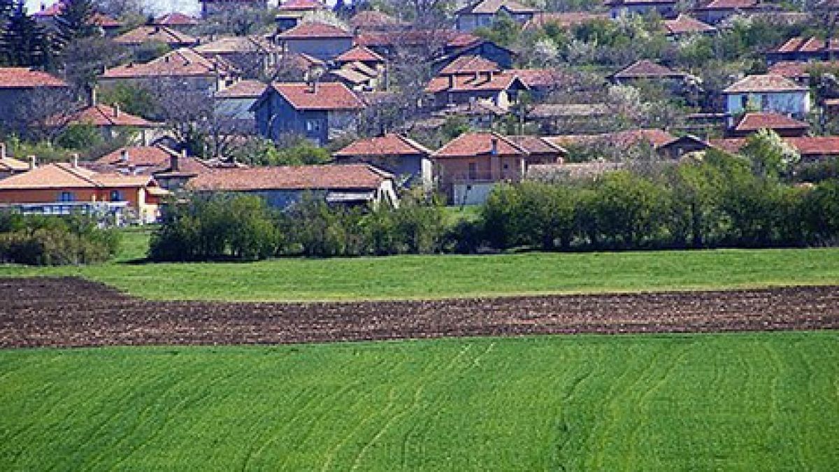 Не сте виждали такава селска къща, ЧСИ я продава СНИМКИ
