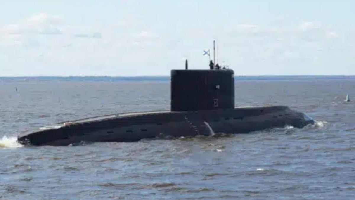 Руски ударни подводници с тайни мисии край Корк, британците пуснаха кораб и хеликоптер по петите на...
