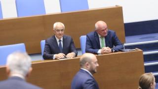 Главчев и още 2 министри ще се потят по горещи теми в НС