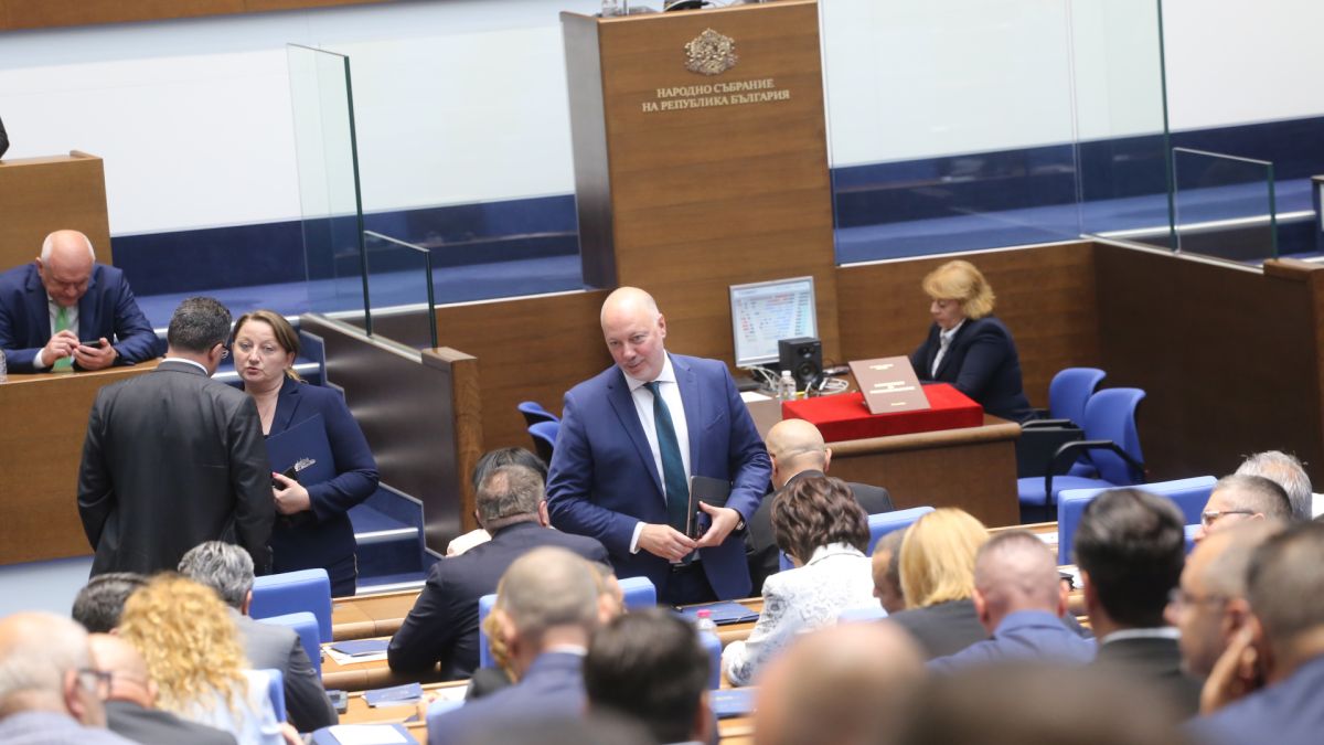 Депутатите с ключов ход за Страйкър-ите