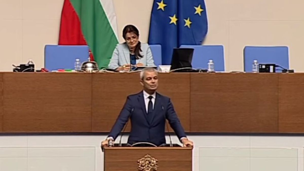 Лют скандал в парламента, Костадинов и Цонев се хванаха за гушите 