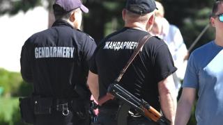 Извънредно в БЛИЦ! Почерня от полиция в този столичен квартал, какво се случва