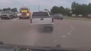 ВИДЕО запечата диво полицейско преследване след кражба на кола