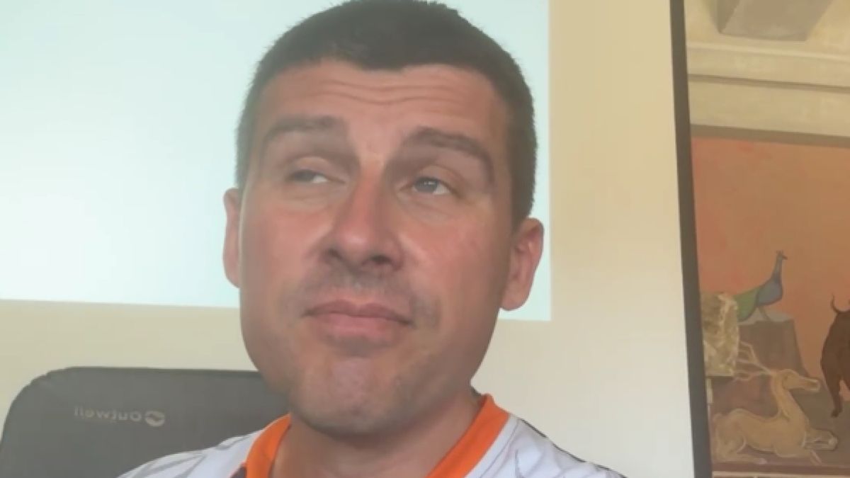 Подигравка с ВИДЕО: Михайлов показа "хамбара" и се присмя на полк. Марков: Той е каратист ВИДЕО