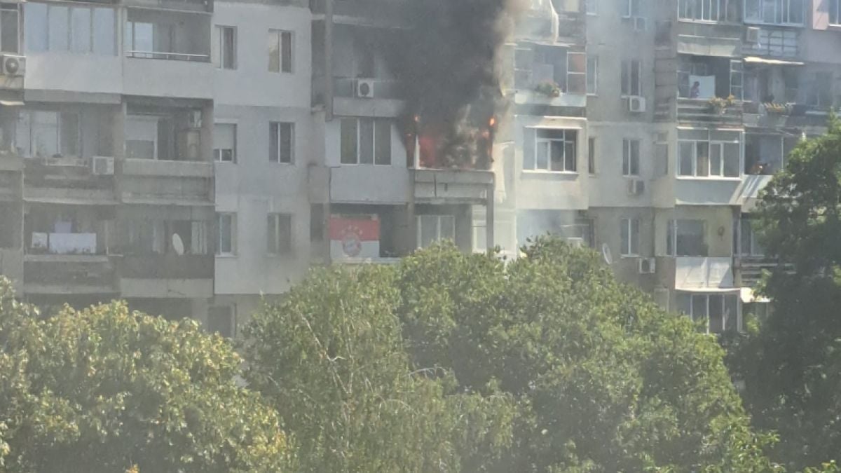 Извънредна ситуация в блок във Варна, всички са в ужас СНИМКИ