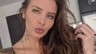 Порномоделка с две вагини разказа за любовния си живот СНИМКИ 18+