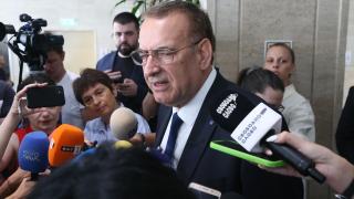 Изключиха Джевдет Чакъров и още 16 депутати от ПГ на ДПС