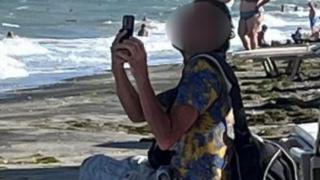 Жена пропищя от мъж с фотоапарат, правел нещо нередно в Бургас СНИМКИ