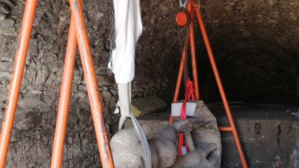 Божествената статуя край Петрич "показа" лицето си СНИМКИ