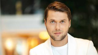 Новата на "Ергенът" Алек е червива от пари, има къща и яхта край морето СНИМКИ
