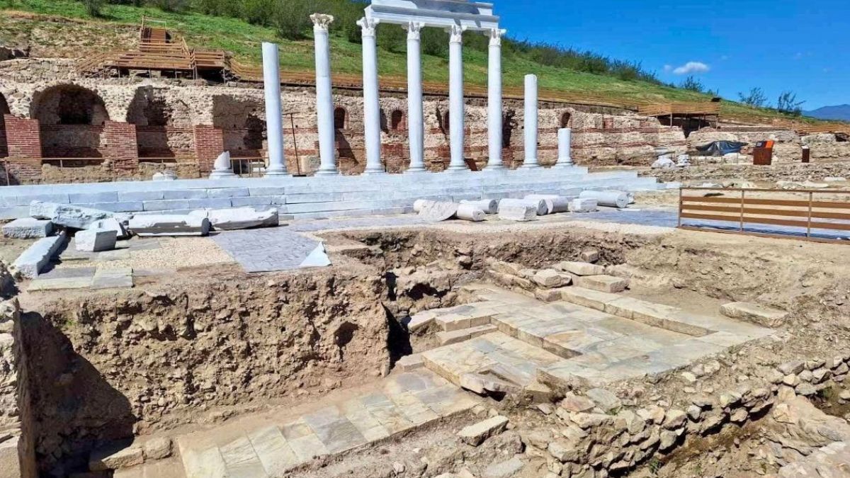 Уникална находка! Откриха статуя на божество в Хераклея Синтика