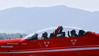 Радев доказа, че още го може: Президентът вдигна самолета СНИМКИ 