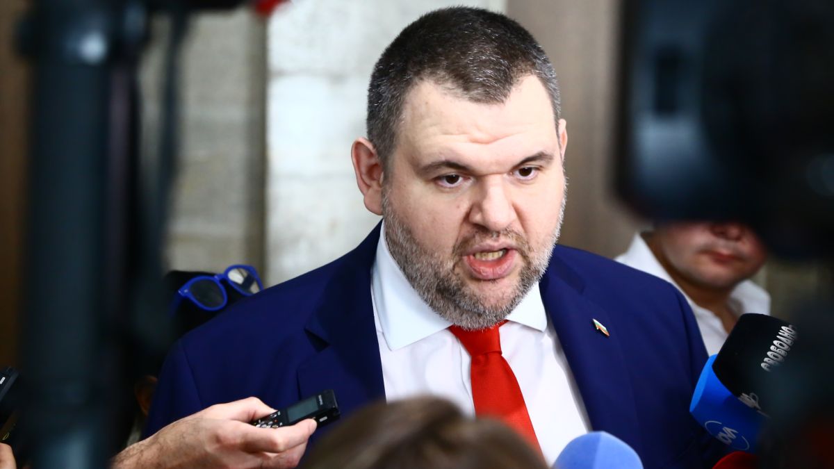 Пеевски разкри кой разцепи ДПС и заяви: Христо Иванов е родствено обвързан с Ахмед Доган! БЛИЦ Live
