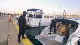 Ексклузивно ВИДЕО от луксозната яхта край Царево, тъпкана с дрога