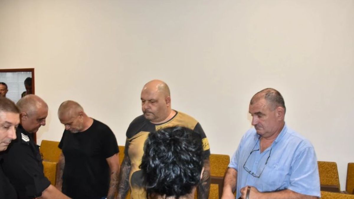 Ето ги Николай и ексченгето Димитър, закопчани от ГДБОП с много оръжие СНИМКИ 