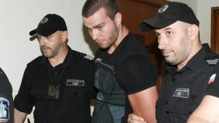 Полицаят, счупил челюстта на младеж на Джулай морнинг, не е на себе си от тази вест