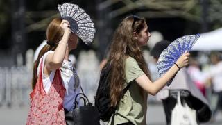 В Истанбул е страшно! Хората наскачаха в Босфора, за да... СНИМКИ 